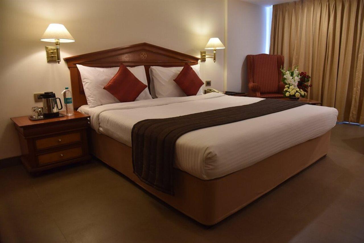 Hotel Sagar Plaza City Centre Pune Bagian luar foto