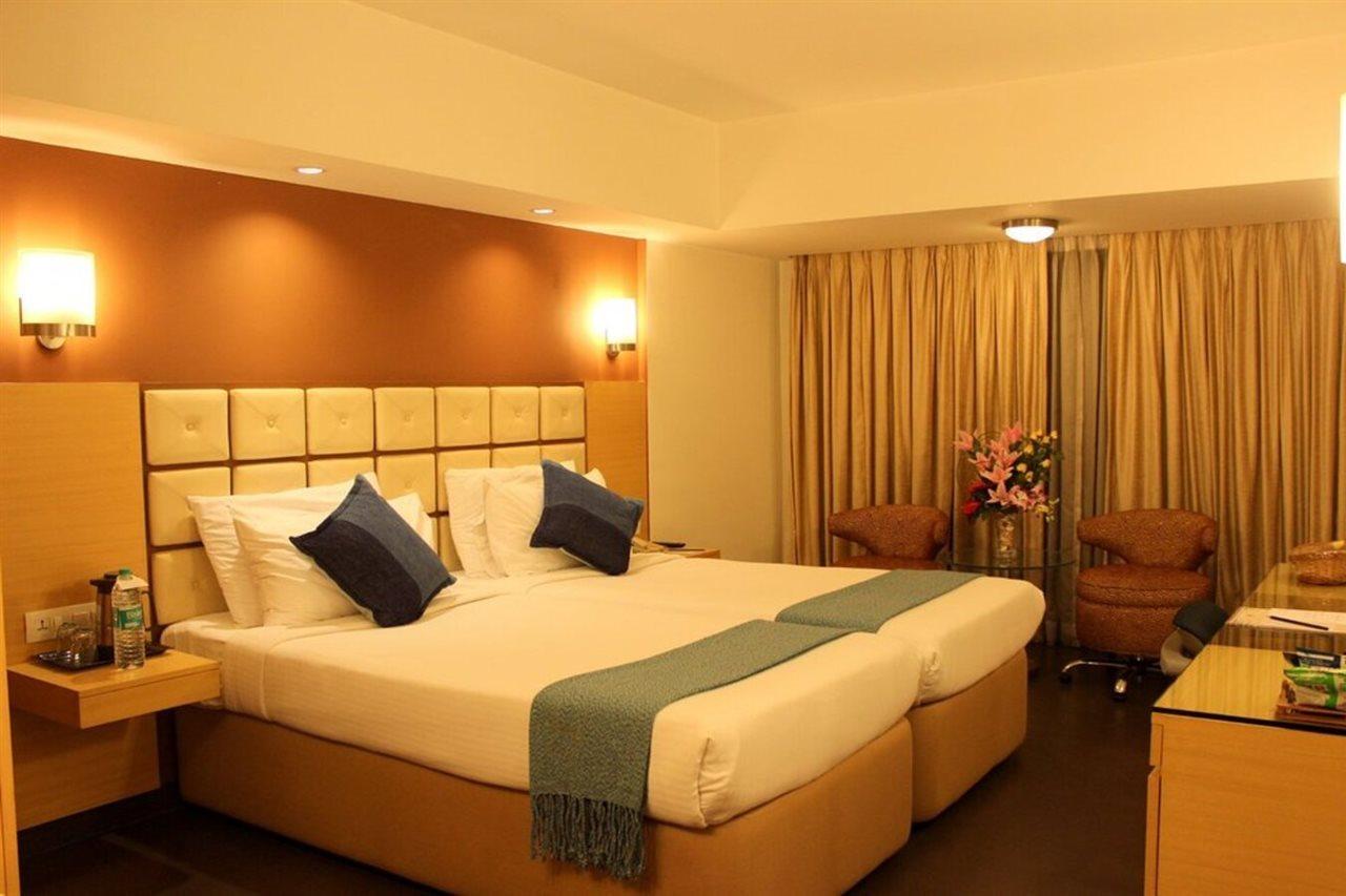 Hotel Sagar Plaza City Centre Pune Bagian luar foto