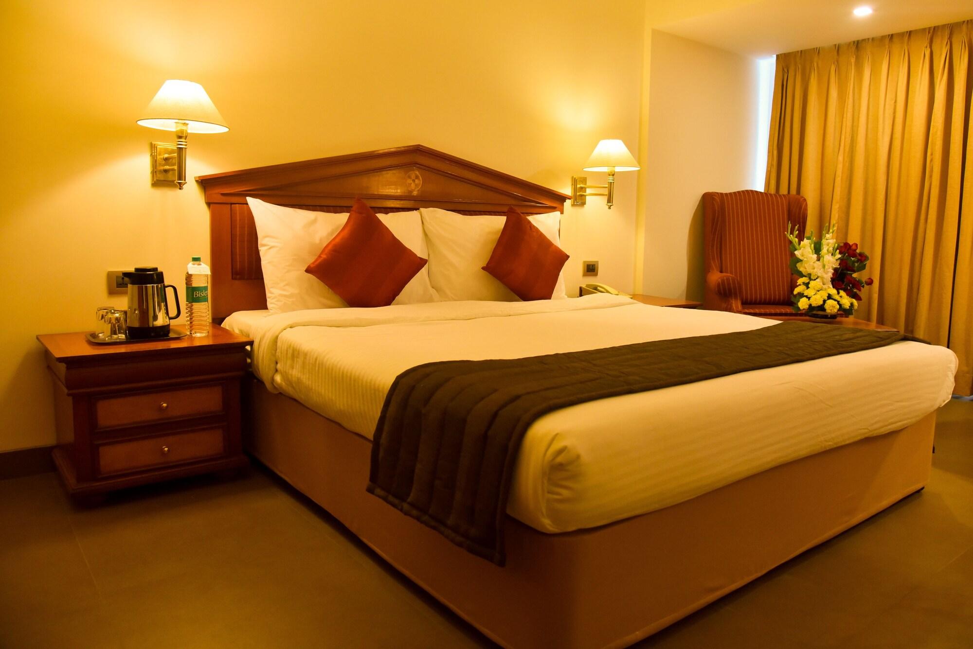 Hotel Sagar Plaza City Centre Pune Bagian luar foto