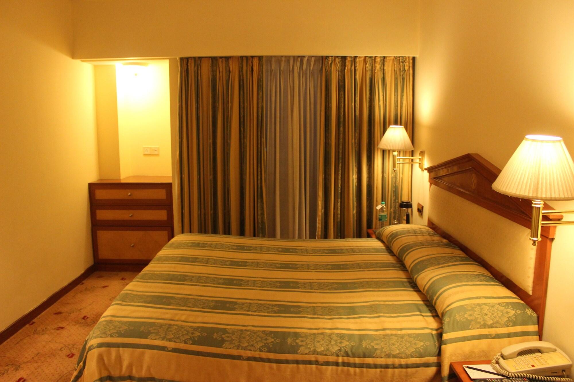Hotel Sagar Plaza City Centre Pune Bagian luar foto
