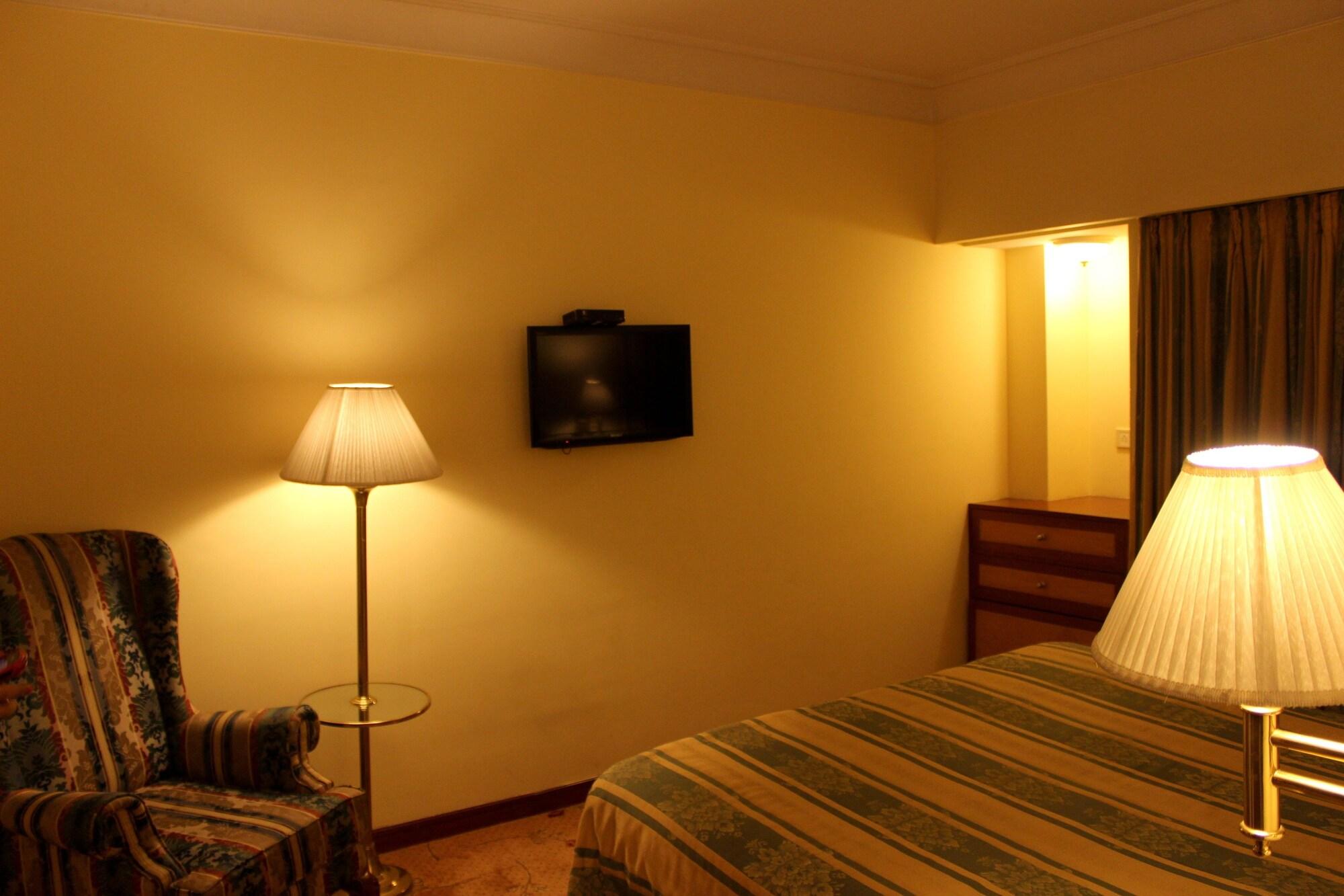Hotel Sagar Plaza City Centre Pune Bagian luar foto