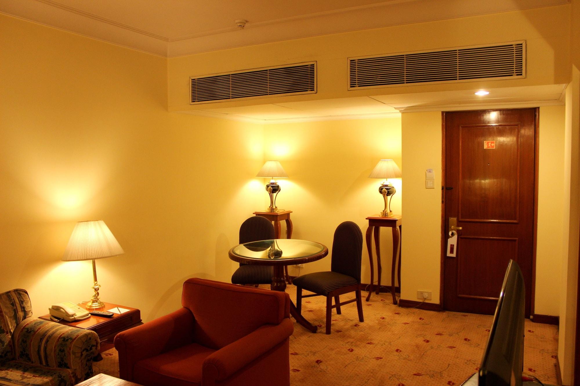 Hotel Sagar Plaza City Centre Pune Bagian luar foto