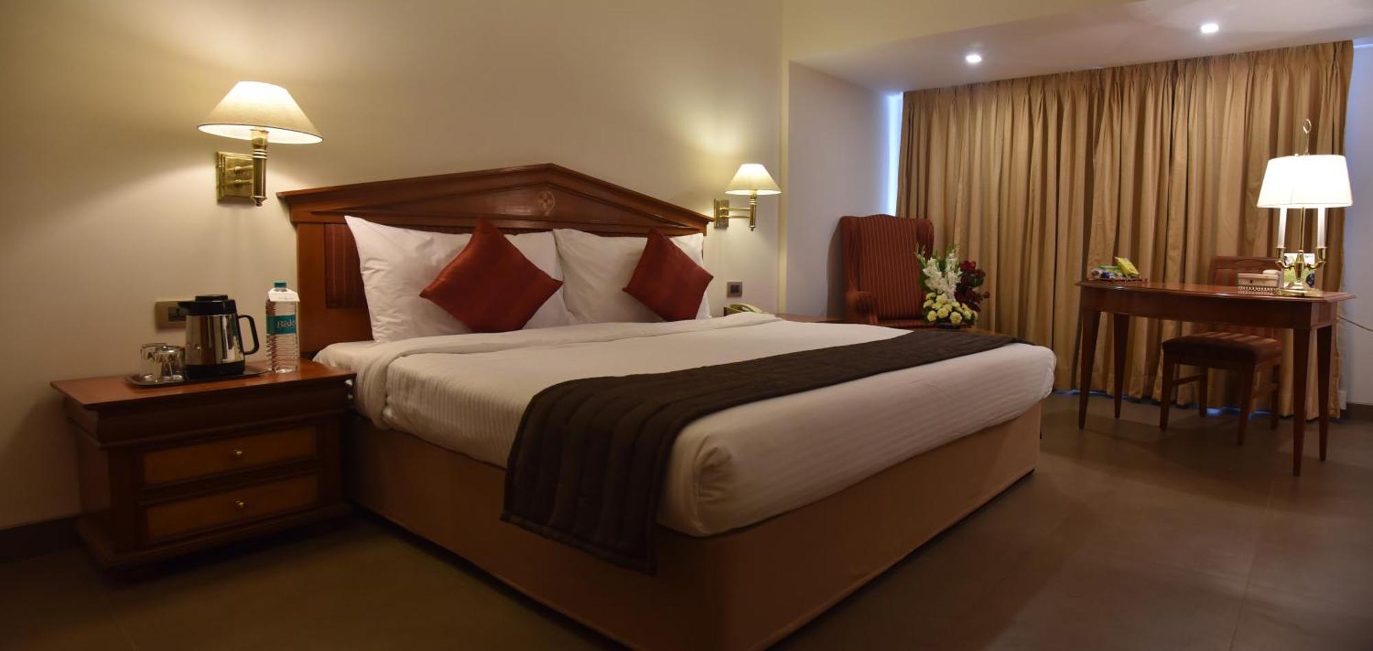 Hotel Sagar Plaza City Centre Pune Bagian luar foto