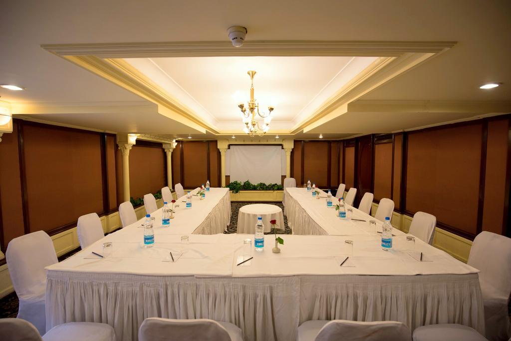 Hotel Sagar Plaza City Centre Pune Bagian luar foto