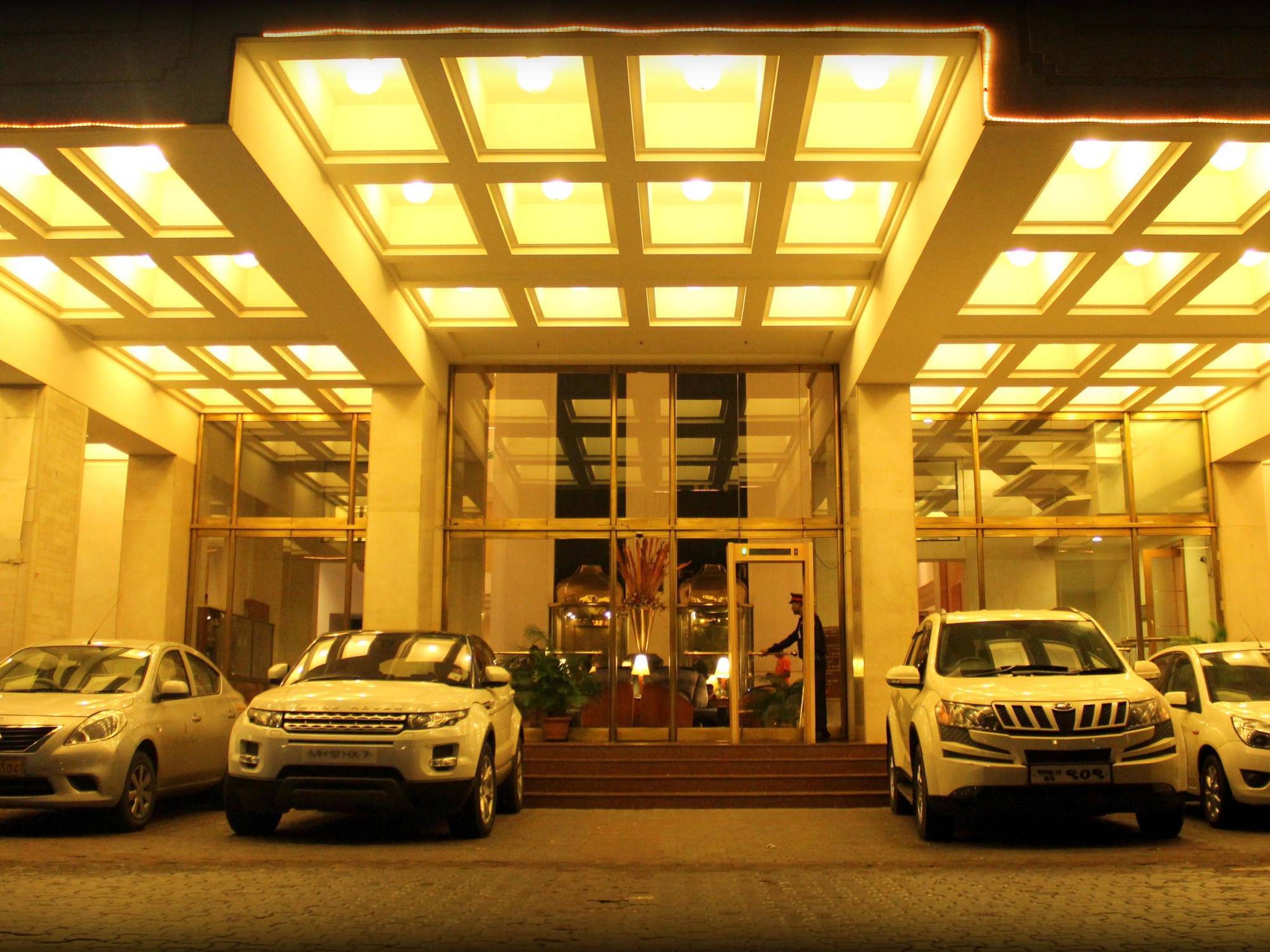 Hotel Sagar Plaza City Centre Pune Bagian luar foto