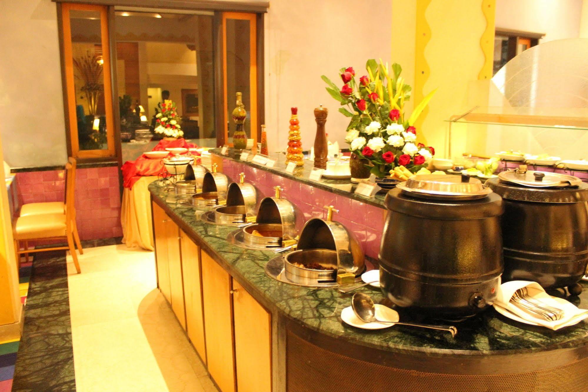 Hotel Sagar Plaza City Centre Pune Bagian luar foto