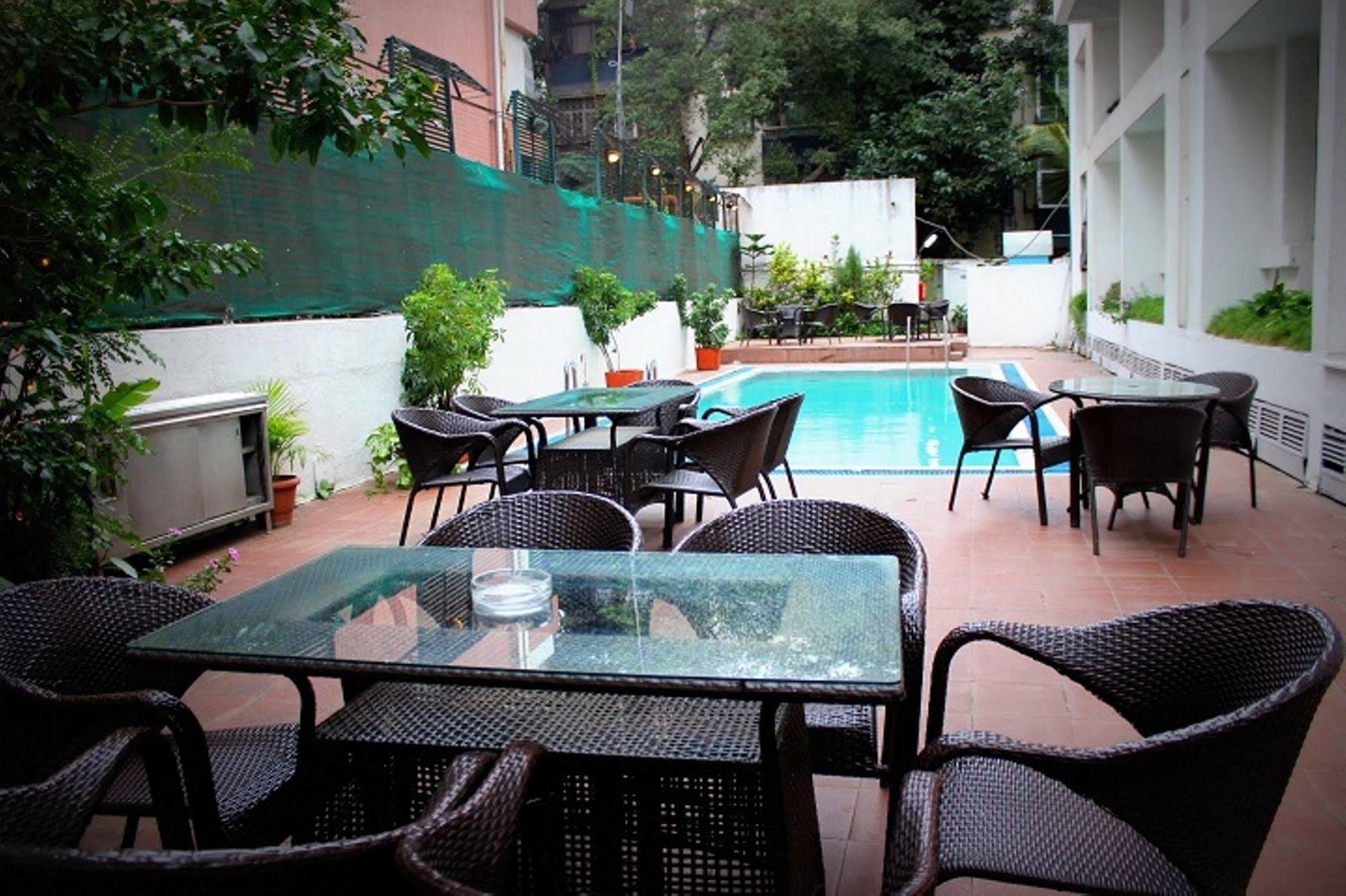 Hotel Sagar Plaza City Centre Pune Bagian luar foto